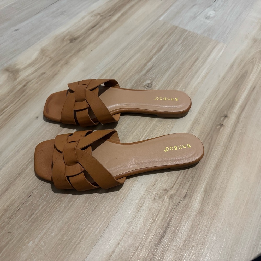 Bamboo Women's Tan Sandals